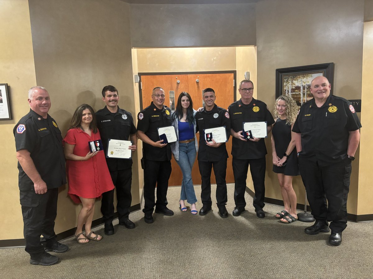 ffSteelerVol's tweet image. Kudos to four brother firemen in two separate fires rescued someone. The Sons of the American Revolution honored them tonight. Proud of my brothers. Especially one as he and I hired on together 33+ yrs ago. He’s still got it in him. WTG Dave!! 🙏🚒