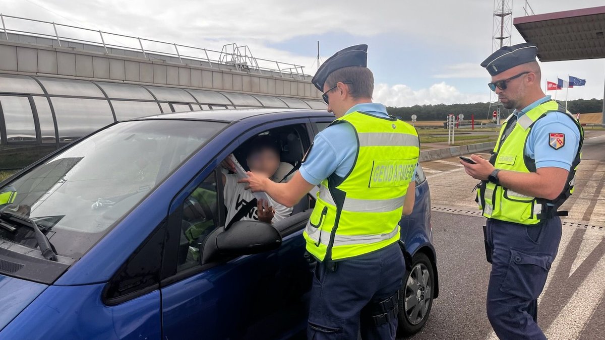 Une opération zonale de lutte contre l’immigration irrégulière, conduite sous l’autorité du préfet de zone de défense et de sécurité Est, s'est déroulée les 22 et 23 juillet.
 
🎯 Objectif : renforcer la surveillance sur les grands axes de circulation et lutter contre les