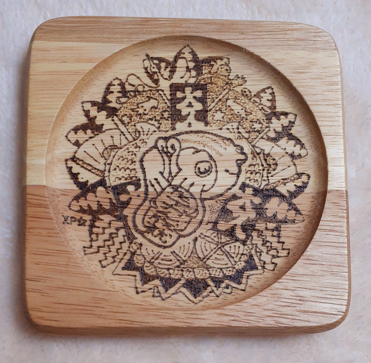 zaryganipunch's tweet image. 『招きコウイカ』木製コースター
※熱ペンで焦がして描いてます(ウッドバーニング/pyrography)
8/2-6 #夏のイカまつり
#コウイカ (golden cuttlefish)
#zpwb
