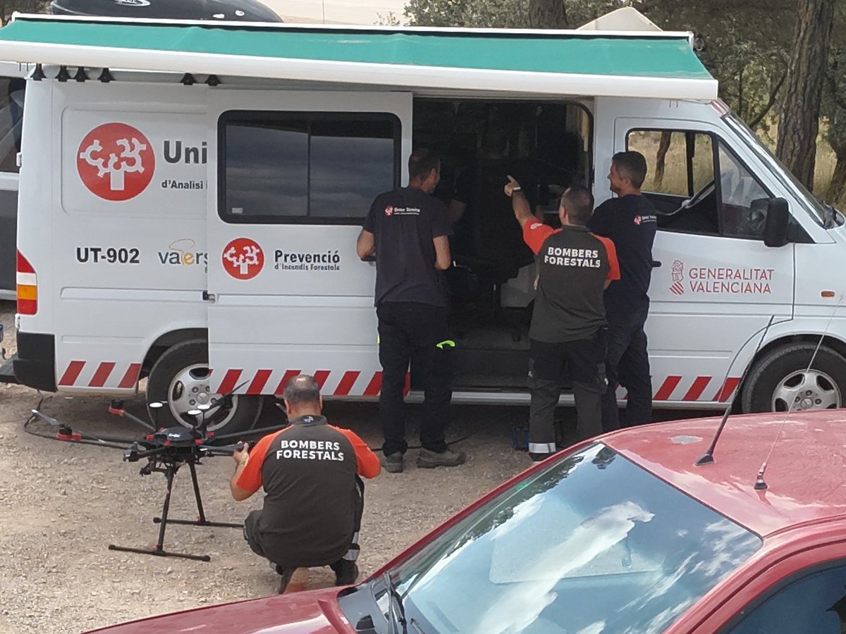 GVA Emergències i Interior (@gvaemergencias) on Twitter photo La Unidad de Drones (UAS) de <a href="/GVAbforestals/">Servei Bomber(e)s Forestals GVA</a> realiza prácticas en coordinación con la Unidad Técnica de Análisis y Prevención (UT902) de <a href="/GVAMediAmbient/">GVA Medi Ambient Infraestructures Territori</a> para la toma de imágenes y detección de 'puntos calientes' en incendios forestales La Unidad de Drones (UAS) de <a href="/GVAbforestals/">Servei Bomber(e)s Forestals GVA</a> realiza prácticas en coordinación con la Unidad Técnica de Análisis y Prevención (UT902) de <a href="/GVAMediAmbient/">GVA Medi Ambient Infraestructures Territori</a> para la toma de imágenes y detección de 'puntos calientes' en incendios forestales