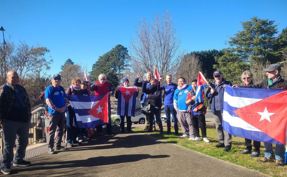 Tani_DL's tweet photo. Por estos días los amigos de Cuba en #Australia preparan varias actividades por Aniv. Del 26 de Julio. Agradecemos las muestras de cariño del pueblo australiano hacia nuestro pueblo.
Siga las redes sociales de las diferentes ramas de la #ACFS.
#TumbaElBloqueo👇 https://t.co/h6CMrE1i5z