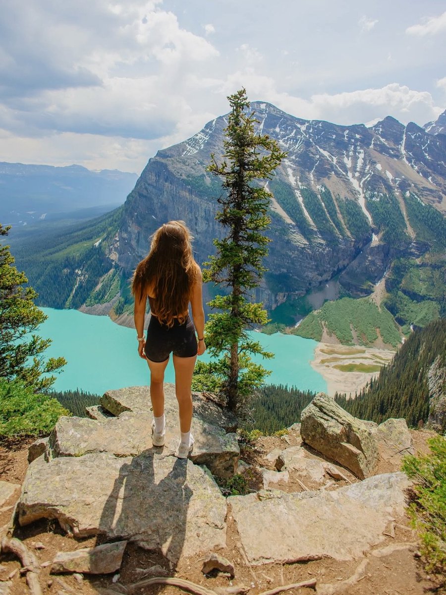 Nature_Waa's tweet image. Alpine Lake Wandering in Banff! π¨π¦
Summer in the Canadian Rockie