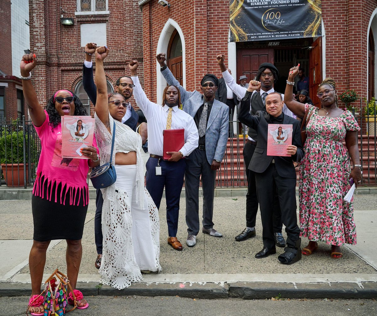 #WhathappenedtoSaniyah 
Yesterday, we had the honor of attending Saniyahs Homegoing ❤️🙏🏾 We will continue to support Saniyahs Mom and family while fighting the 41st precinct for accountability.