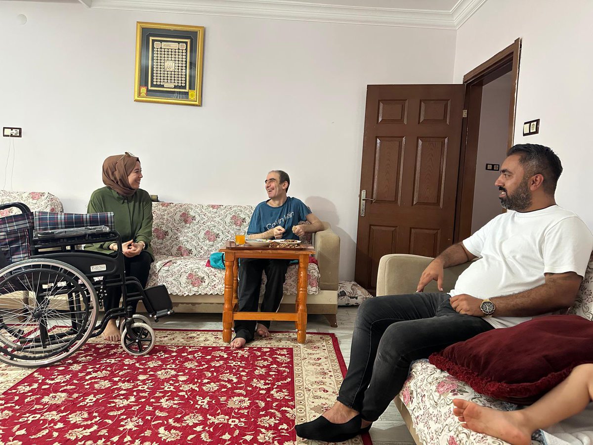 📍Kurttepe

İlçe Başkanımız Sn. <a href="/akincemal/">Cemal AKIN</a>  riyasetinde, hemşehrimiz Nevzat Kardaş ve değerli ailesini evlerinde ziyaret ettik.

Nevzat Bey’in ihtiyaç duyduğu tekerlekli sandalyeyi temin ederek kendilerine ulaştırdık.

Gönüllere dokunmaya, dertlere derman olmaya devam ediyoruz.