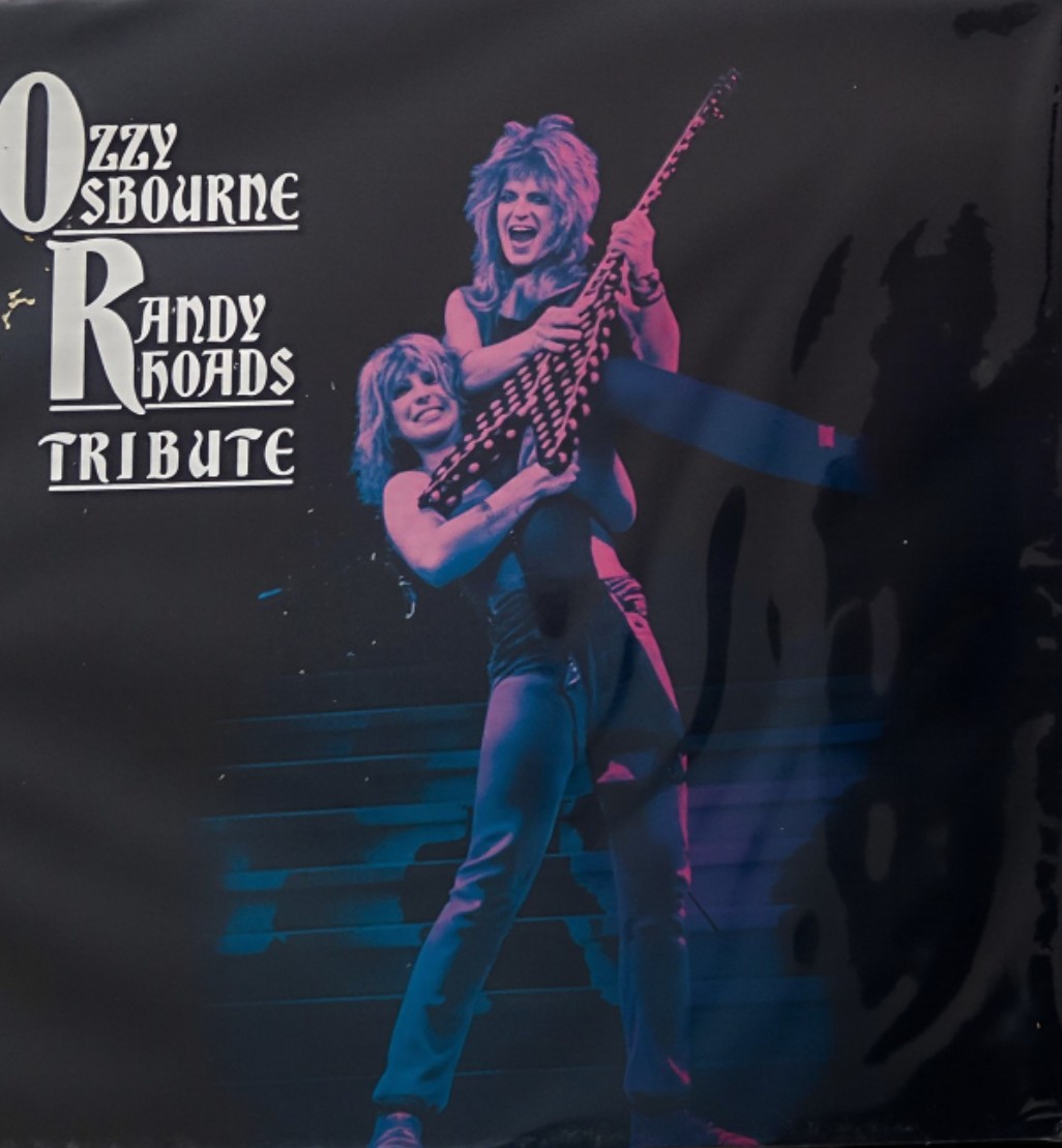 Bea (@iosonobea) on Twitter photo Questa era l'immagine che avevo sulla mia felpa preferita, da ragazzina.. <a href="/OzzyOsbourne/">Ozzy Osbourne</a> e #RandyRhoads ... R.I.P. 💔 #OzzyOsbourne Questa era l'immagine che avevo sulla mia felpa preferita, da ragazzina.. <a href="/OzzyOsbourne/">Ozzy Osbourne</a> e #RandyRhoads ... R.I.P. 💔 #OzzyOsbourne