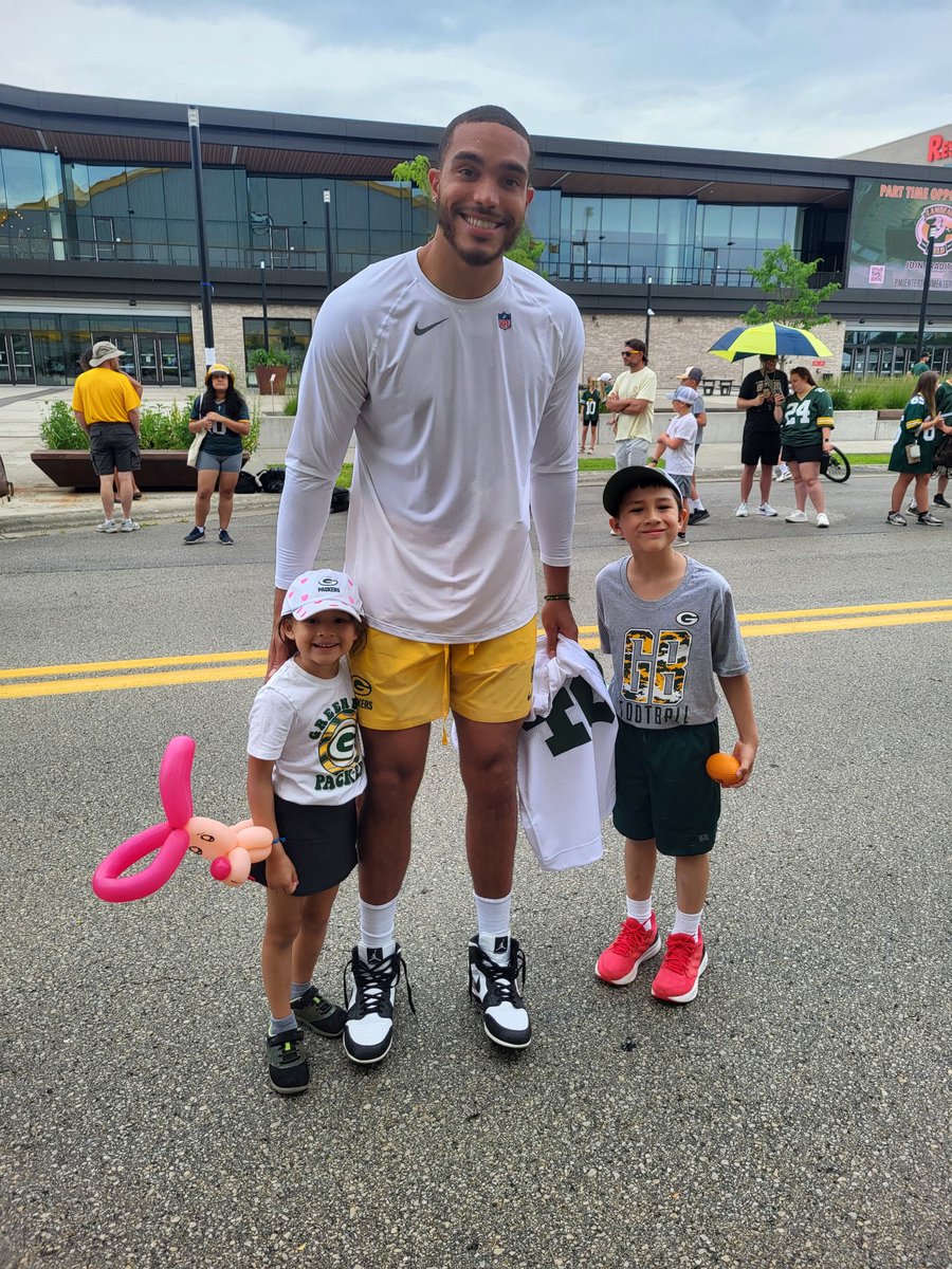 Messiah Swinson (class of 2018) was able to catch up with our Math teacher’s kids at Packers Camp! Best of luck to Messiah and the Packers this season!