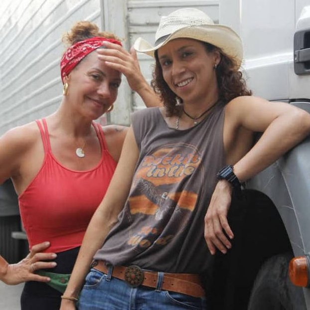 republiqueBRA's tweet image. 🚚 ♀️ Globo grava nova versão da série "Carga Pesada", substituindo os protagonistas originais homens por duas caminhoneiras mulheres.