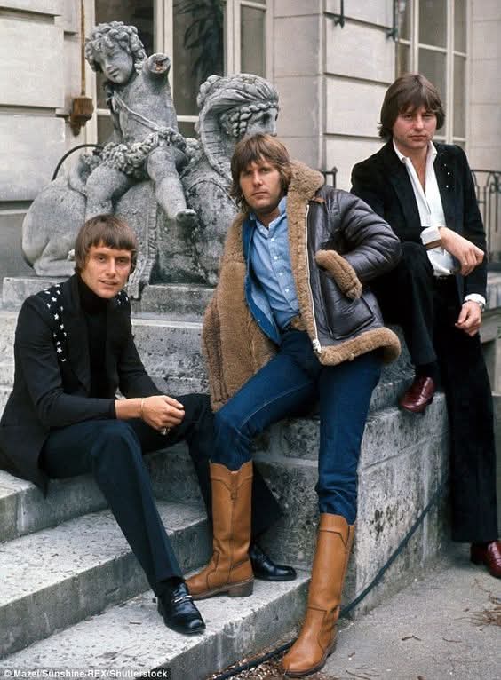 oriettamusic's tweet image. When you think of the band Emerson, Lake & Palmer, what's the first song that comes to mind? 🤔🎶🎸
