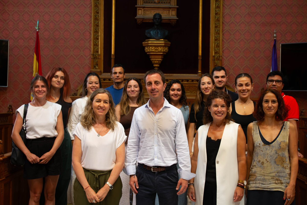 Ll_Galmes's tweet image. Donam la benvinguda al grup de joves que s’incorporen al @ConselldeMca i a l’@imasmallorca a través del programa a «Oportunitats d’Ocupació per a Persones Joves Qualificades en Entitats Locals», impulsat pel @SOIBgoib.
Onze professionals qualificats que, durant un any,…