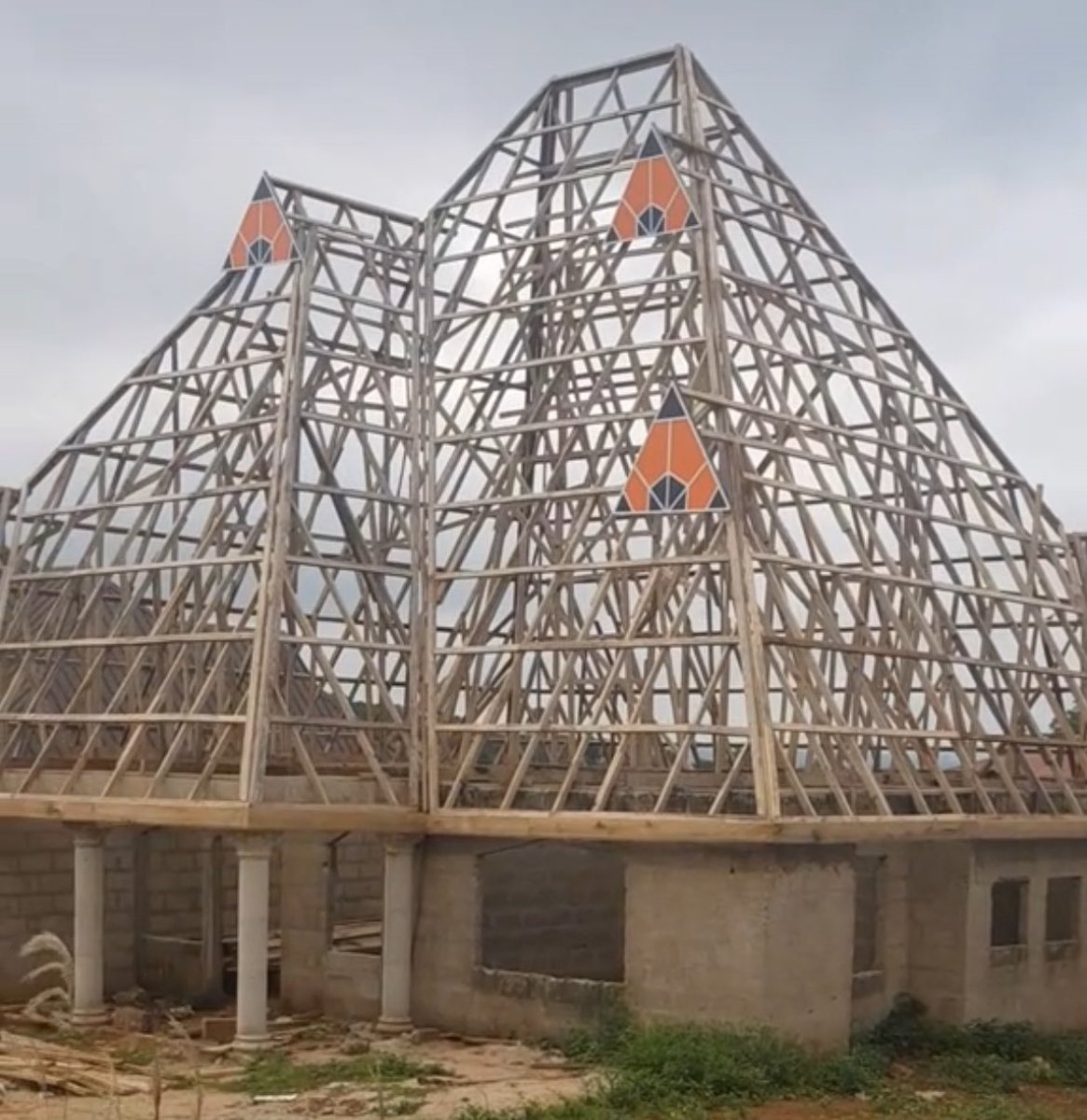 Naye dala why make the roofing this tall 😂