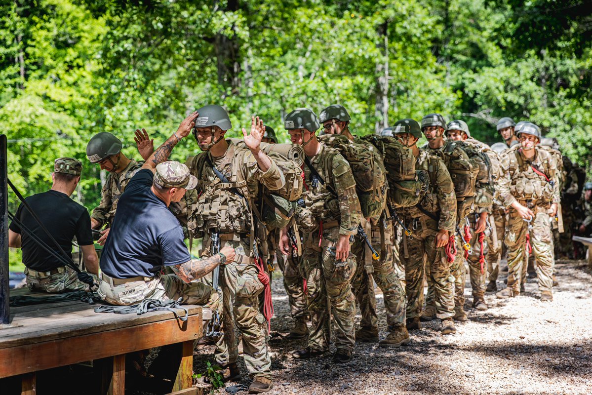 MCoEFortBenning's tweet image. Mastering the Terrain for the Fight.
#Ranger Course students are honing crucial mountaineering and rappelling skills at Camp Frank D. Merrill in Dahlonega, Georgia.
RLTW!
