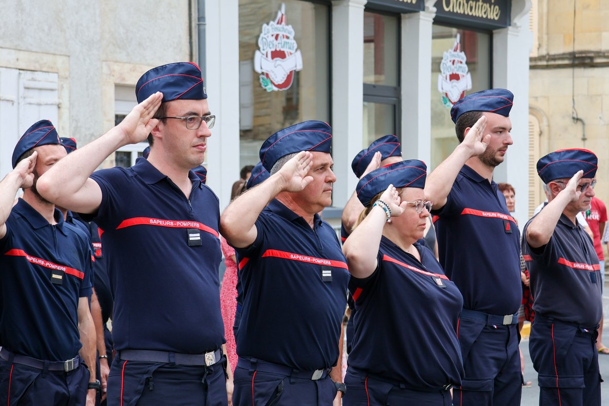 🕯️ Hommage à Tannay 

20 ans après le drame du 18 juillet 2005, une cérémonie émouvante a honoré la mémoire des 3 sapeurs-pompiers disparus en intervention. 

Le SDIS 58 réaffirme son soutien à leurs familles et à leurs camarades. 

Mémoire et fidélité.