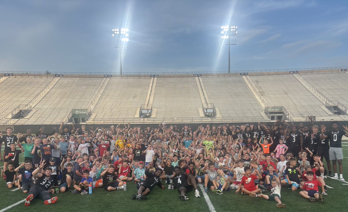 NIU_Football's tweet image. A BIG THANKS to all the future Huskies who came out and crushed it at our Youth Camp‼️ We had a blast teaching, playing, and learning alongside you!🏈
#HuntForOne 🐾 | #TheFunWay