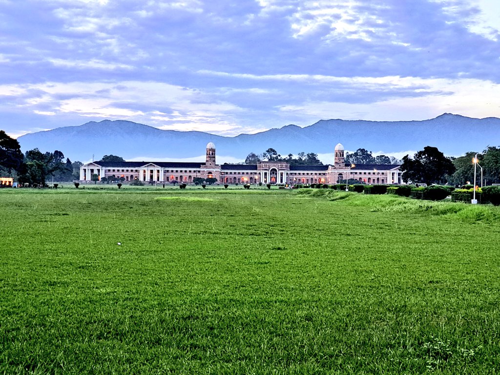 shivgangal_ifs's tweet image. There’s something special about walking into the Forest Research Institute (FRI), the campus where IFS officers are trained, and where top-notch research on forestry takes place. Tucked against the Himalayan foothills, this place isn’t just a landmark—it feels like a pause from…