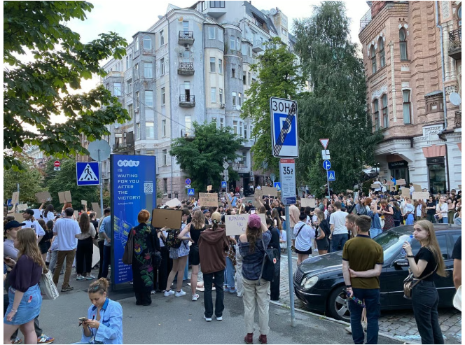 OfficialEORM's tweet photo. Mass protests against the Zelesnky are happening.
#ukraine #ukraineprotest #ukraineprotests #eorm #easternorthodoxresistancemovement #corruption #globalism #orthodoxresistance #easternorthodoxresistance #orthodoxresistanceinukraine #ukraineresistance #fyp #trending #news #viral https://t.co/XHGnnuLFKv