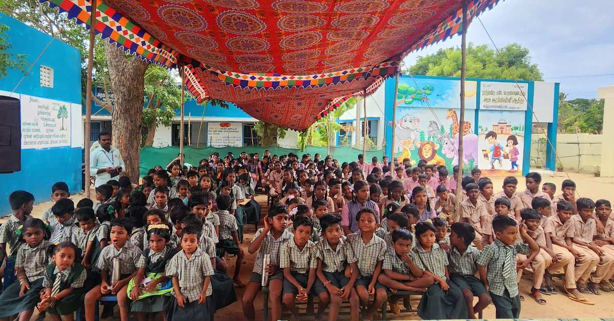 நாகப்பட்டினம் அழிஞ்சமங்கலம் அரசு தொடக்கப் பள்ளியில் மாணவர்களுக்கு நலத் திட்டங்களை வழங்கி, புதிய நூலகத்தை திறந்து வைத்து உரையாற்றினேன்.
#AloorShanavas
#NagapattinamMLA #VCK