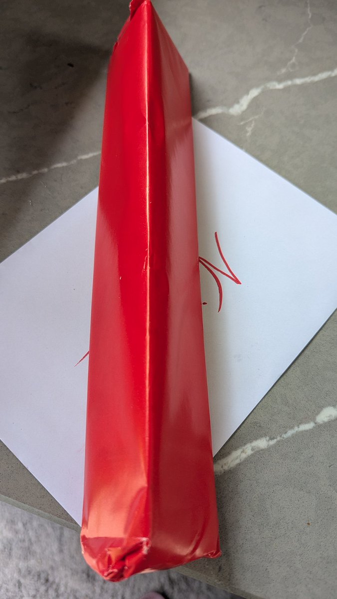 NotBadForHerAge's tweet image. Sometimes there's just no disguising a gift ๐
#toblerone