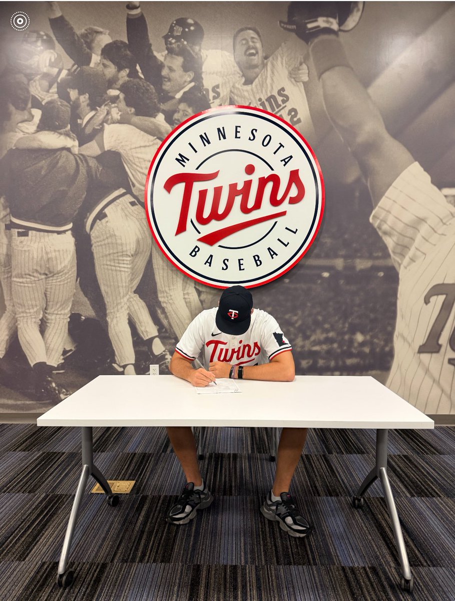 JWQuick12's tweet image. Where he started to where he is now. Here comes @rileyquick12 a Major League Baseball player IYKYK!!!!  Official Keep working !!  We are so proud of you.