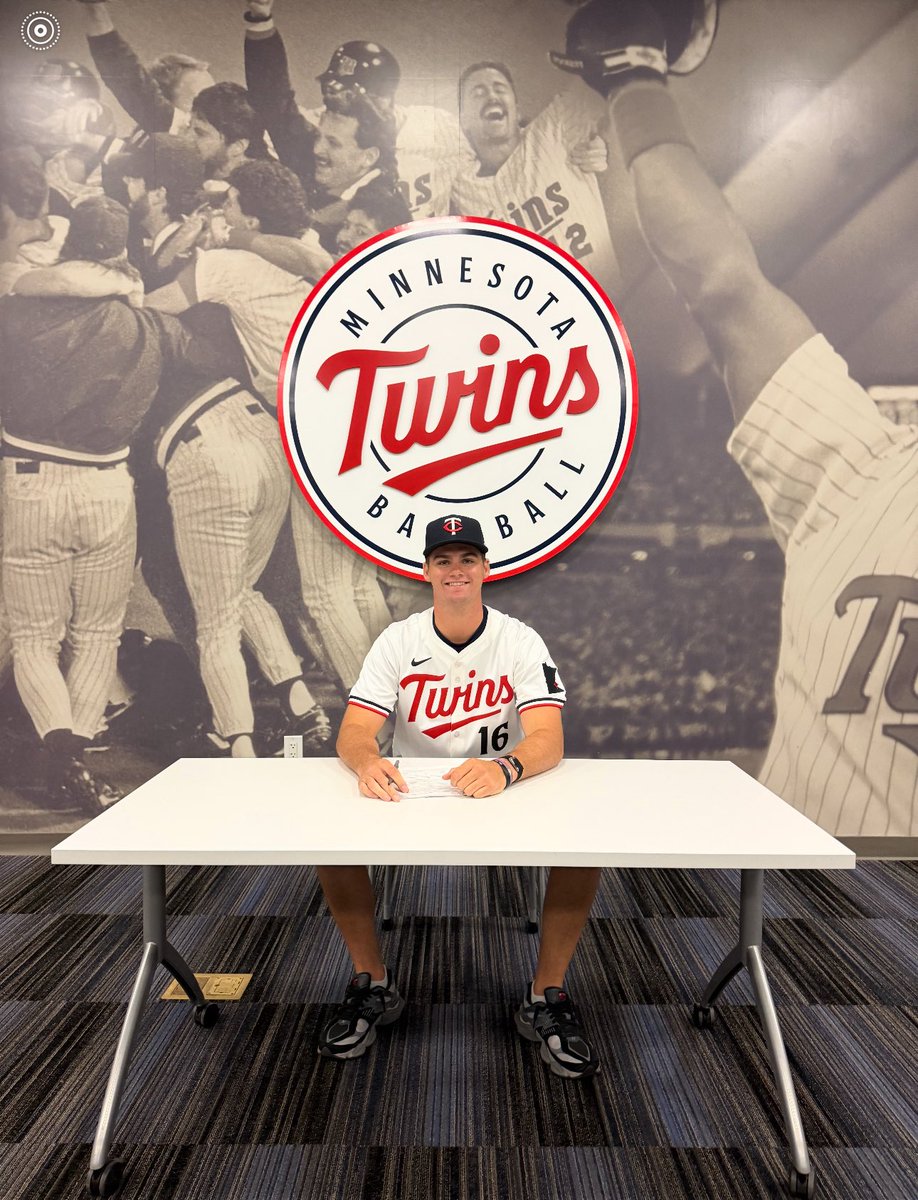 JWQuick12's tweet image. Where he started to where he is now. Here comes @rileyquick12 a Major League Baseball player IYKYK!!!!  Official Keep working !!  We are so proud of you.