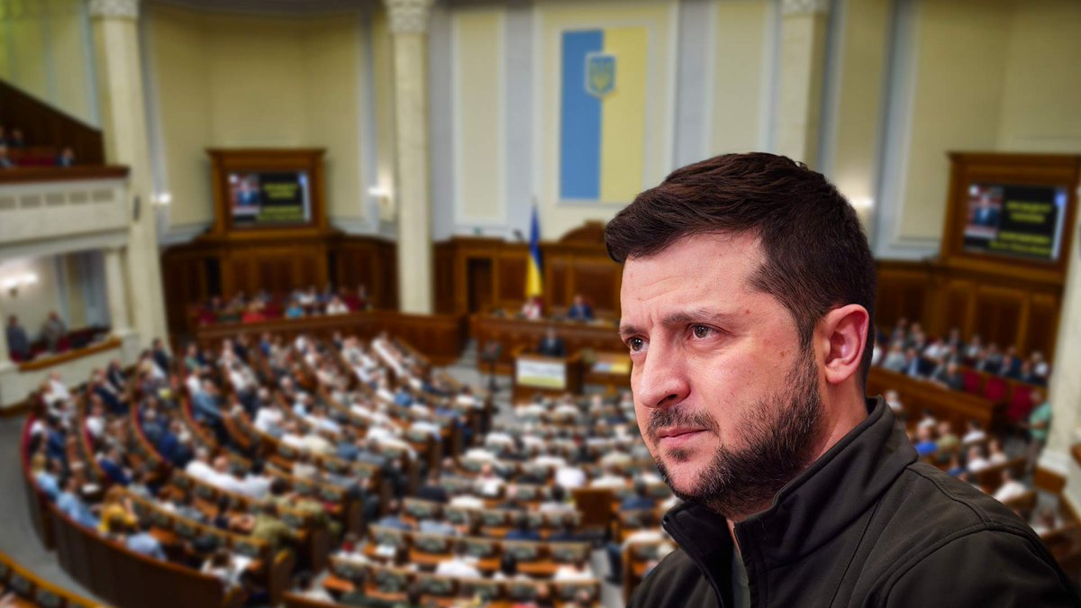 Un momento cruciale per la democrazia in #Ucraina: gli enti anticorruzione sotto attacco, tra proteste e preoccupazioni dei partner occidentali

“Vedo tutto, avanti, provate a tapparmi la bocca”: recita così uno dei cartelli alzati la sera del 22 luglio 2025 durante la protesta
