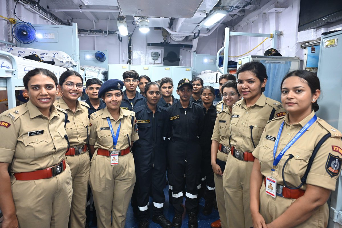 IN_EasternFleet's tweet image. ⚓ Bridging Uniforms, Sharing Ethos
Eastern Fleet hosted the IPS Officer Trainees of 77 RR from SVPNPA onboard INS Mumbai.
The visit fostered enriching exchanges on maritime operations, joint ethos and inter-services camaraderie.
🤝 #PoorviBeda welcomes the leaders of tomorrow!…