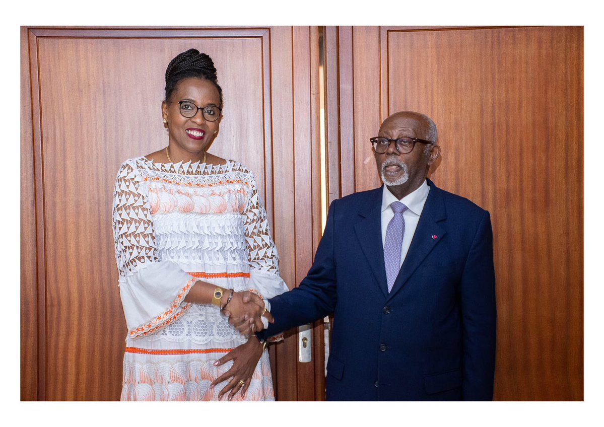 MuhimpunduYve's tweet image. Had a constructive meeting with Min. of External Relations @diplocam_minrex
We discussed:
🔹Urgent need for sustained humanitarian & dev’t financing
🔹Advancing localization in sustainable response
Grateful for Gov’s continued support to refugee protection and solutions in🇨🇲