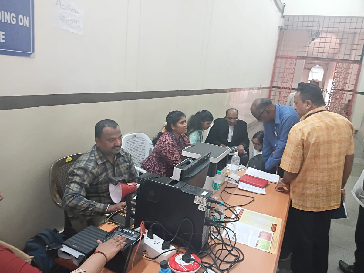 HqPostal's tweet image. A dedicated marketing team from Bengaluru GPO conducted a #DCDP camp at the premises of the High Court of Karnataka.
A significant number of PLI and POSB accounts were opened, and Aadhaar updates were successfully carried out, bringing postal services closer to the people.