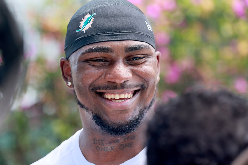 SSMiamiDolphins's tweet image. #Dolphins’ OT Bayron Matos injured, transported by helicopter to hospital trib.al/CQqVs5p #NFL