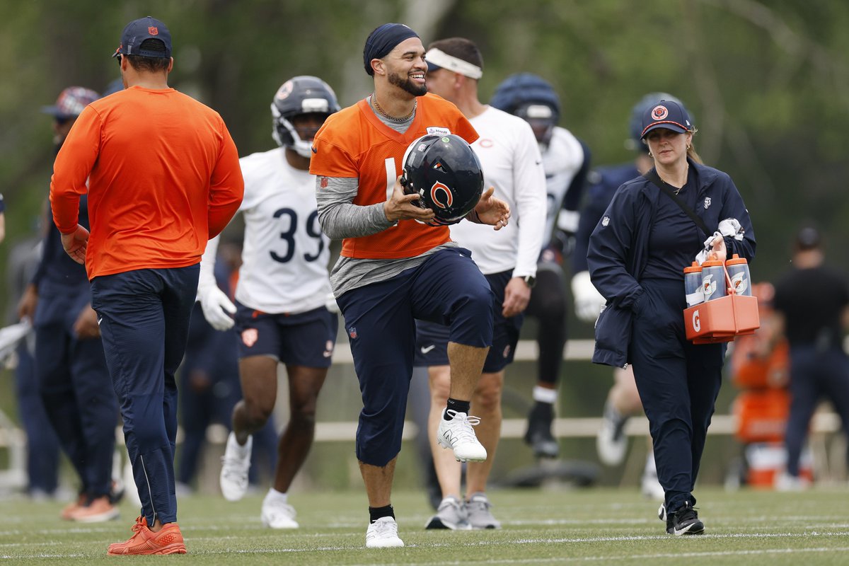 670TheScore's tweet image. .@Rahimi_Harris get a #Bears report from @grotesports, live from Halas Hall.
🎧 670TheScore.com/listen
💻 Twitch.TV/Chicago670TheS…