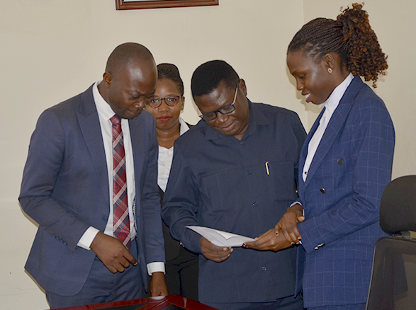 CefrohtUg's tweet image. Today, @CEFROHT @ug_lawsociety @ConsentUganda @SEATINIUGANDA @FianUganda handed over a petition to Justice Minister Hon. @norbertmao, urging support for a nutrient profile model. This is a crucial step towards clearer food labeling & promoting healthier choices for all Ugandans.…