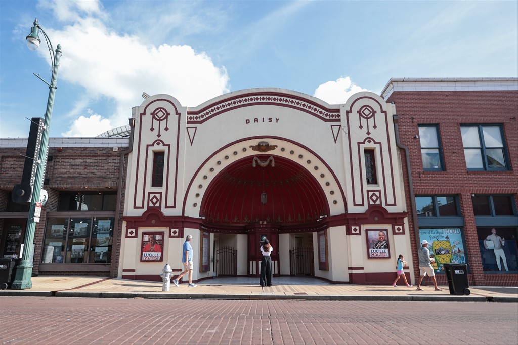 DailyMemphian's tweet image. Catch up on last night's development news, with City Council updates on the Historical Daisy's lease, Oak Court mall's redevelopment and Southwest Twin's capital funding. dailymemphian.com/section/metroc…
By @bdriesdm