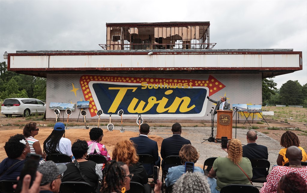DailyMemphian's tweet image. Catch up on last night's development news, with City Council updates on the Historical Daisy's lease, Oak Court mall's redevelopment and Southwest Twin's capital funding. dailymemphian.com/section/metroc…
By @bdriesdm
