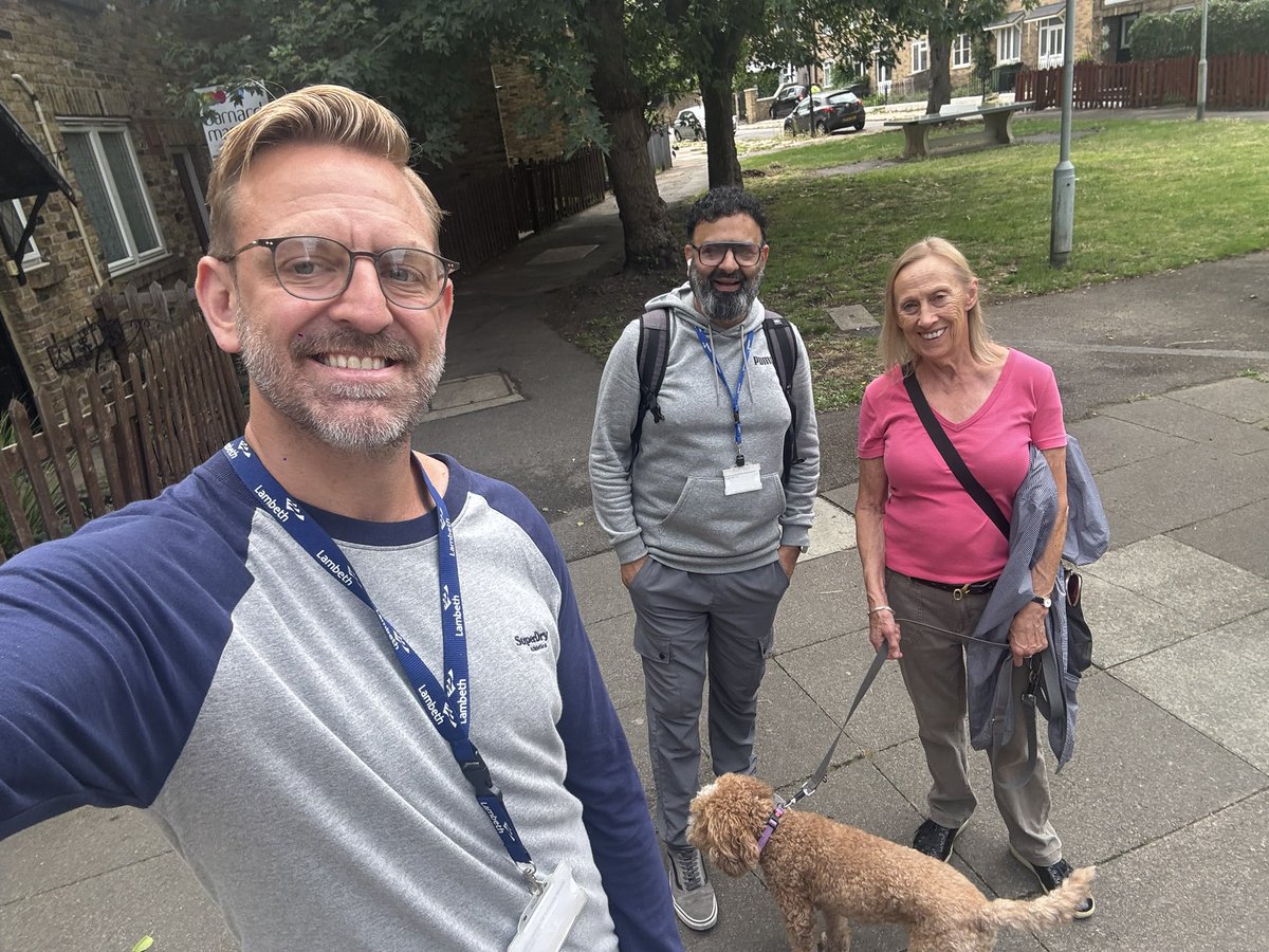 ClaphamTownLab's tweet image. Useful walkabout today across our estates in Clapham with housing officers, Serco & Pinnacle.
Glad to see improvements to communal bins.
As ever, any issues related to housing (or anything else) contact us on:
LBray@lambeth.gov.uk
DRobson@lambeth.gov.uk
Twindle@lambeth.gov.uk