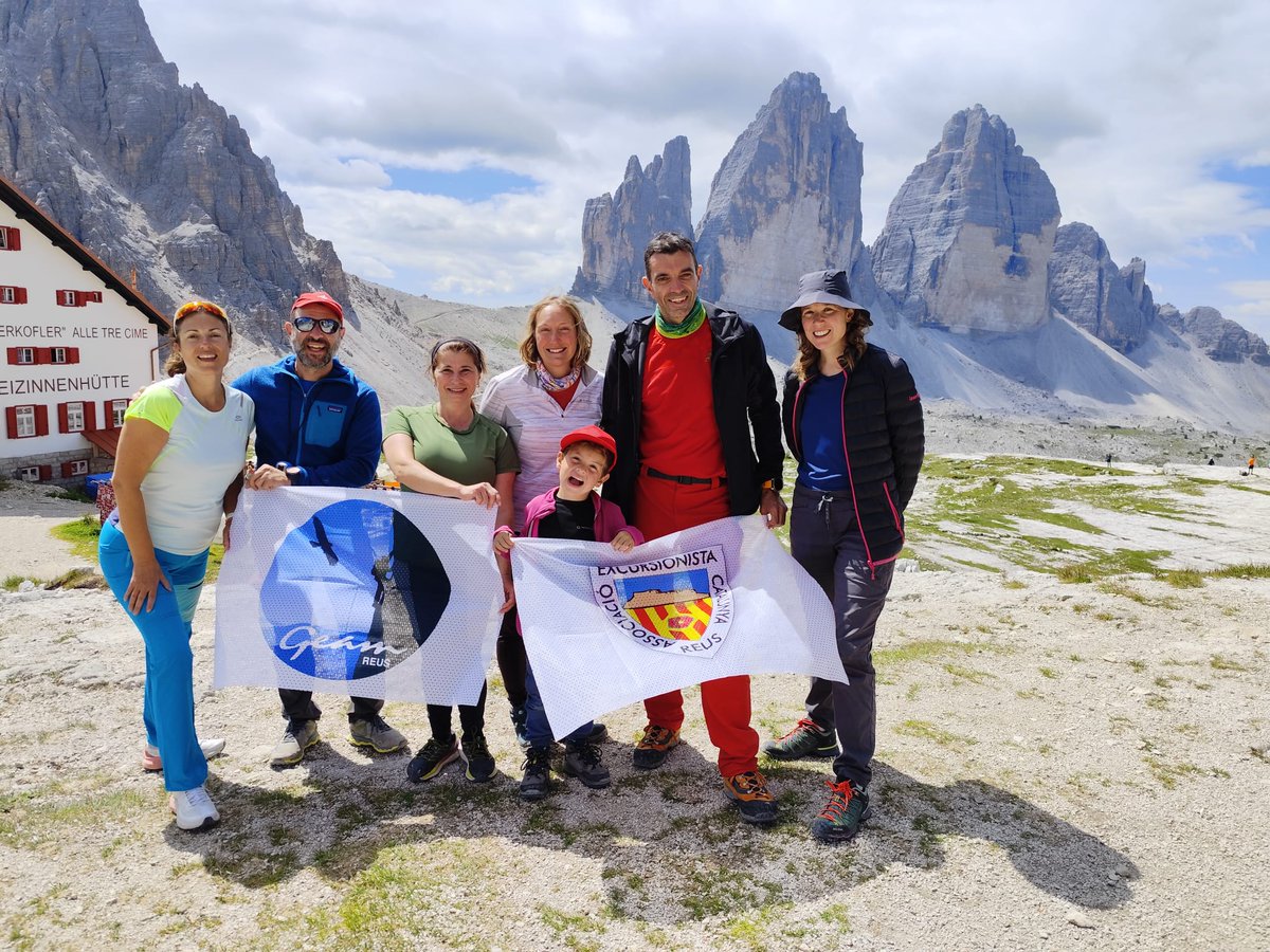 AEC_Reus's tweet image. Del 12 al 20 de juliol 26 membres del @AEC_Reus de totes les edats hem estat practicant escalada, ferrades i senderisme a les Dolomites. Aquestes estades ajuden a enfortit vincles i millorar la tècnica.
La formació és un puntal bàsic i imprescindible per progressar amb seguretat.