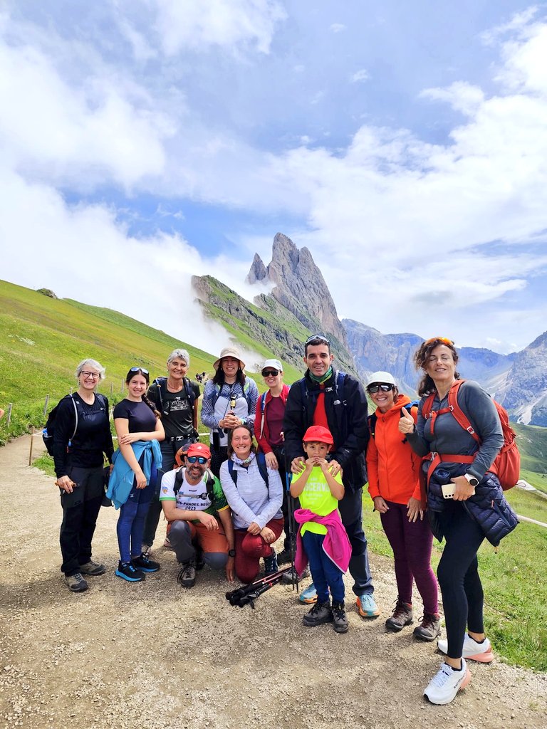 AEC_Reus's tweet image. Del 12 al 20 de juliol 26 membres del @AEC_Reus de totes les edats hem estat practicant escalada, ferrades i senderisme a les Dolomites. Aquestes estades ajuden a enfortit vincles i millorar la tècnica.
La formació és un puntal bàsic i imprescindible per progressar amb seguretat.