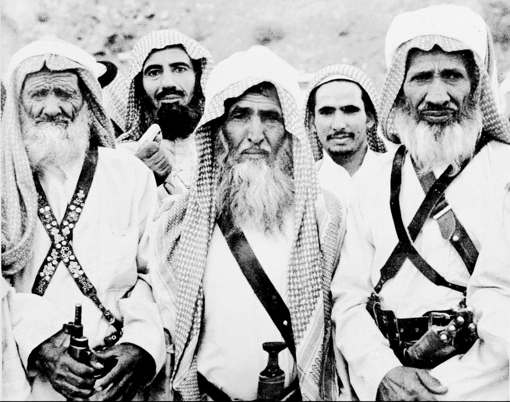 Qhta10ni's tweet image. راحو اللي لا تناخو يسدون اللزوم 
وصارت ارقام المراجل بعدهم شاغره 
ٰ
والله اني من بعدهم وانا علومي علوم 
والجبال الشامخه في عيوني صاغره