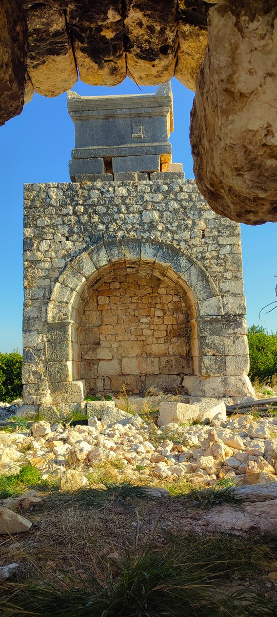 VoiceOfRuins14's tweet photo. Elaiussa Sebaste: The Temple That Forgot Its God (part 5)

Text and more photos:
https://t.co/KrPGzOr2AJ

#VoiceOfRuins #DustOfTime #ElaiussaSebaste #ForgottenTemple #PrincessTomb #AncientBaths #LemonGroves #Ruins #Cilicia #TempleWithoutAName #CitrusCult https://t.co/psocOJ56eN