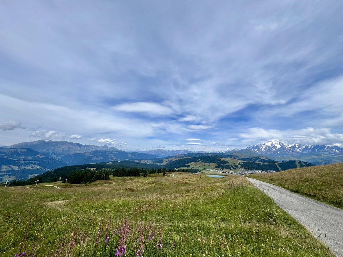baroud_dhonneur's tweet image. Branchez vous Montée de Bisanne et faites un détour par le Cormet de Roseland après, vous verrez c’est sympa.