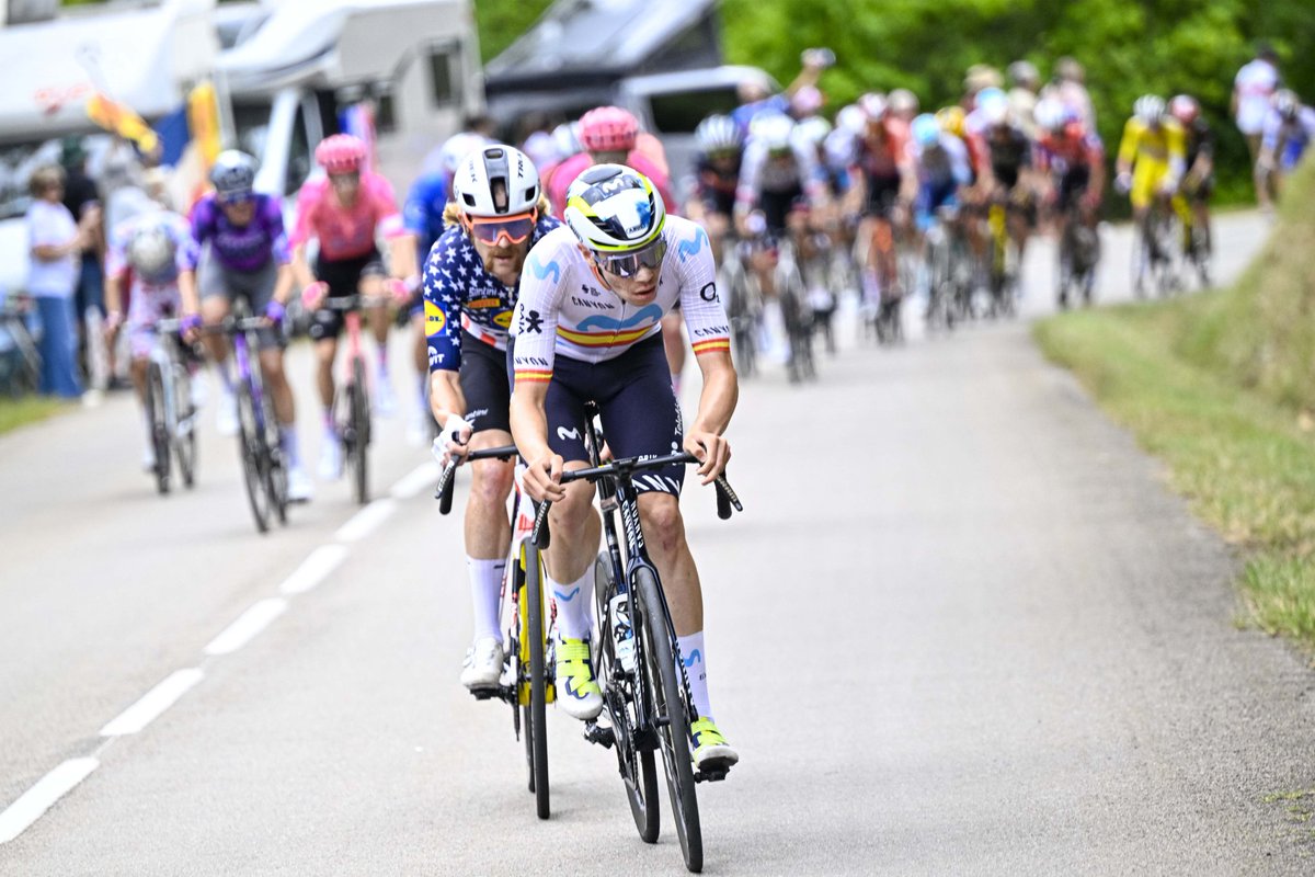 Movistar_Team's tweet image. 🇨🇵 💛 #TDF2025 - Etapa 17 🏁
La ciudad de Valence cerró una jornada pasada por agua y en la que el piso delicado desencadenó una caída en el pelotón a falta de 1 km para meta.
Milan (LTK) se impuso en el reducido grupo que disputó el sprint.
#RodamosJuntos I @movistar_es