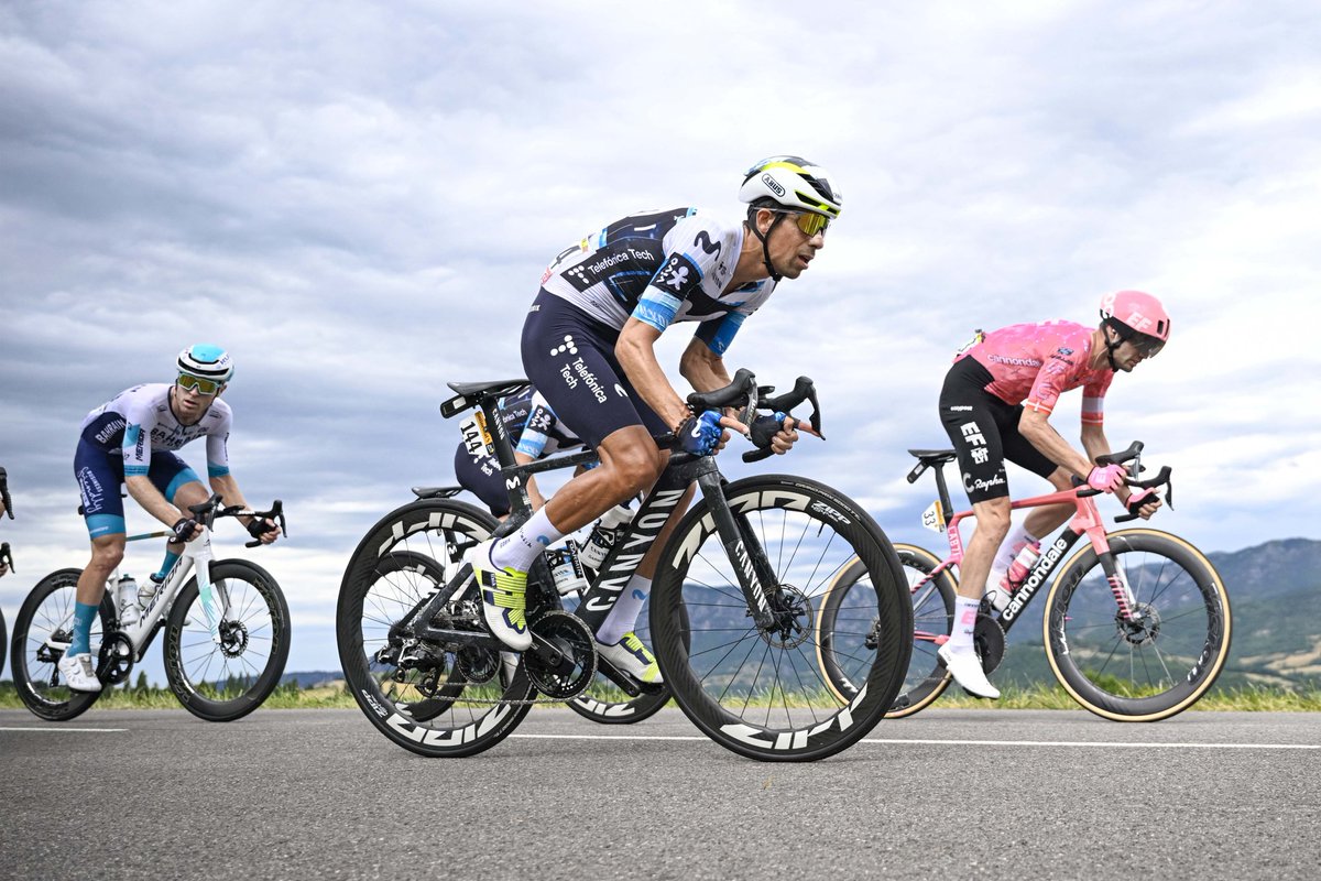 Movistar_Team's tweet image. 🇨🇵 💛 #TDF2025 - Etapa 17 🏁
La ciudad de Valence cerró una jornada pasada por agua y en la que el piso delicado desencadenó una caída en el pelotón a falta de 1 km para meta.
Milan (LTK) se impuso en el reducido grupo que disputó el sprint.
#RodamosJuntos I @movistar_es