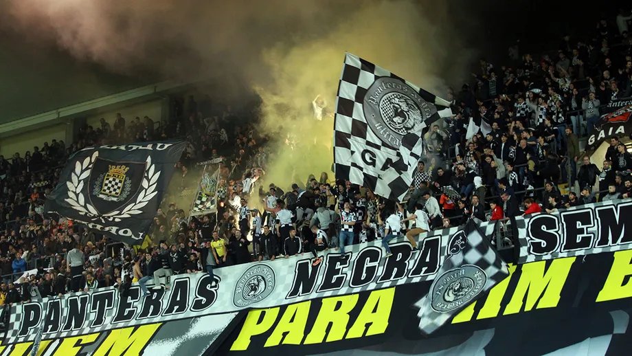 KillianB22's tweet image. Quand un club historique sombre, ce sont ses supporters qui le sauvent.
À peine Boavista relégué au niveau amateur, les ultras des Panteras Negras ont lancé aujourd'hui leur propre club dissident. 🇵🇹
Une histoire de résistance populaire. Un air d’AFC Wimbledon.