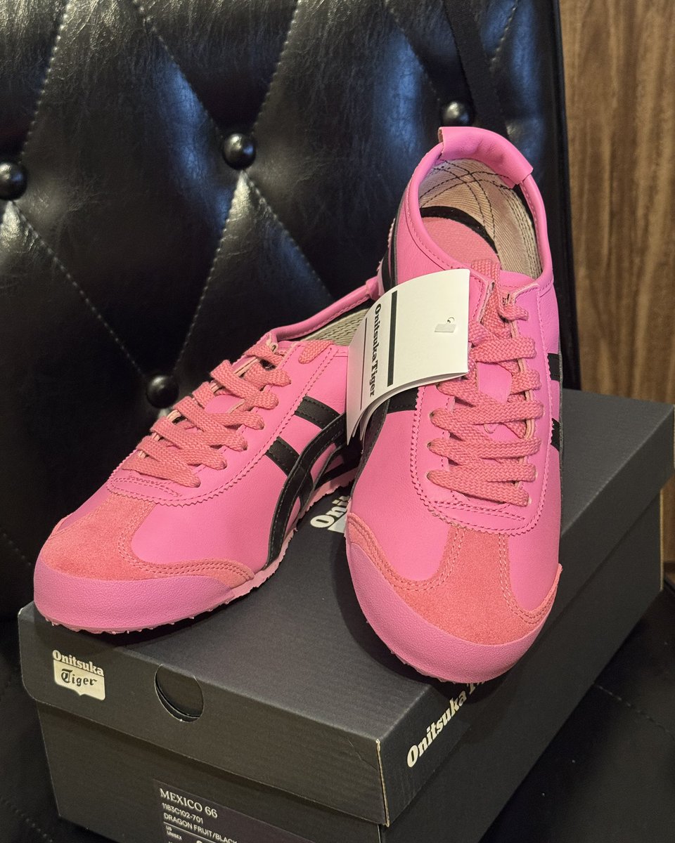 YDR_Jerseyman's tweet image. 久々にメキシコ買った。3年くらい前に買ったナイロンのピンクのメキシコがさすがに限界だったところに牛革のピンクのメキシコ!店頭在庫がほぼ無くなってて危ないところだった…やっぱりたまには店舗覗かないとダメだなあ