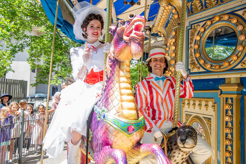 pittsburghparks's tweet image. 🎠 Calling all carousel enthusiasts! Friday (July 25) is National Carousel Day, which means an entire day of FREE rides on the PNC Carousel in Schenley Plaza! 🎉 But that’s not all—a special guest appearance from Mary Poppins and Bert ☂️🧹 will make the day extra magical. ✨…