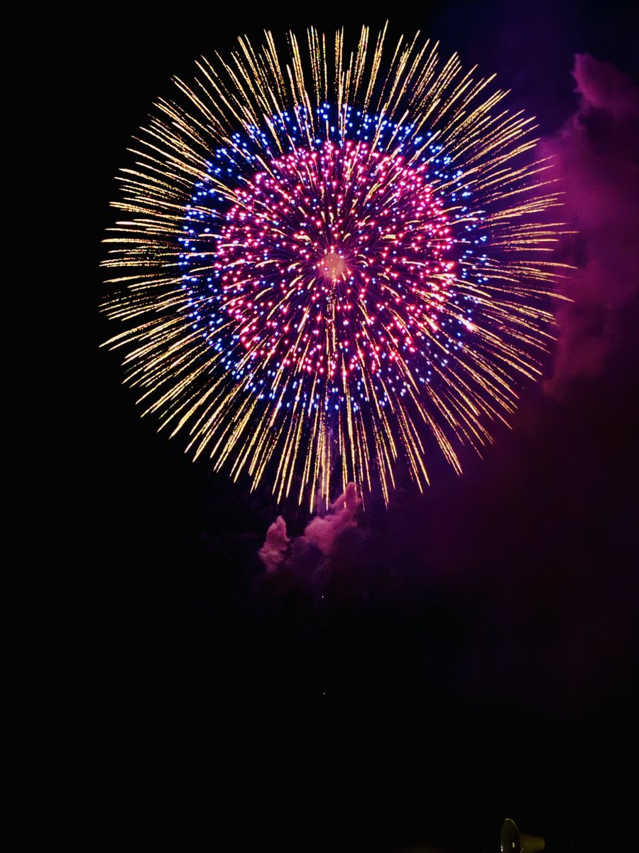 Ut74SDcPm725252's tweet image. Tiktokで花火の撮り方を勉強したけど…
やっぱりスマホで花火の良さを表現するのはとても難しい( ̄▽ ̄;)
諦めてゆっくり見る事に専念ꉂ🤭
#伊勢神宮奉納全国花火大会
#写真で伝えたい私の世界
#iPhone越しの私の世界