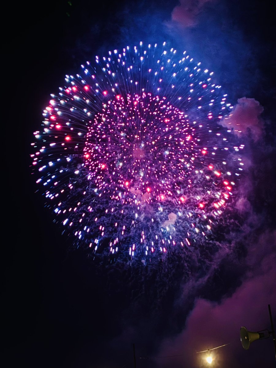 Ut74SDcPm725252's tweet image. Tiktokで花火の撮り方を勉強したけど…
やっぱりスマホで花火の良さを表現するのはとても難しい( ̄▽ ̄;)
諦めてゆっくり見る事に専念ꉂ🤭
#伊勢神宮奉納全国花火大会
#写真で伝えたい私の世界
#iPhone越しの私の世界