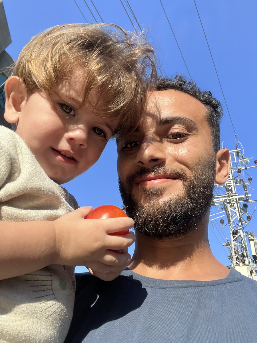 GazaMohi's tweet image. بمناسبة المساعدات الاردنية
تكلفة حبة البندورة الوحدة الي اصغر من ايد ابني ب10 شيكل
تخيلوا لو المساعدات تدخل
كم حيصير سعر حبة البندورة؟