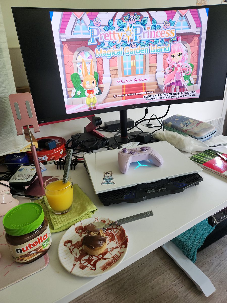 C'est 17h30, le travail est fini ! 🎉
Bon goûter ! 😋 Et bon jeu ! 🎮