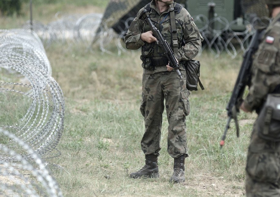 Deeteem1's tweet image. Polish soldiers finally pulled the trigger at the border, injuring an invader from Sudan. God bless Poland's heroes. Thank you, guys, for keeping us safe.
rmf24.pl/regiony/bialys…