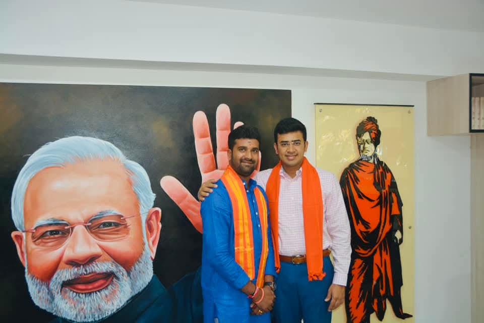 Tejasvi_Surya's tweet image. ಬಿಜೆಪಿ ಯುವ ಮೋರ್ಚಾ ಕರ್ನಾಟಕ ಘಟಕದ ರಾಜ್ಯ ಕಾರ್ಯಕಾರಿಣಿ ಸದಸ್ಯರಾಗಿದ್ದ, ಯುವ, ಉತ್ಸಾಹಿ ಮಿತ್ರ ಮಹಾದೇವಪುರದ ಶ್ರೀ ಪ್ರಶಾಂತ್ ಕೆ ವಿ ರವರ ನಿಧನ ಅತೀವ ದುಃಖ ತಂದಿದೆ.
ಪಕ್ಷದ ಕಾರ್ಯ ಚಟುವಟಿಕೆಗಳಲ್ಲಿ ಅತ್ಯಂತ ಕ್ರಿಯಾಶೀಲತೆಯಿಂದ ತೊಡಗಿಸಿಕೊಳ್ಳುತ್ತಿದ್ದ, ನಿಷ್ಠಾವಂತ ಕಾರ್ಯಕರ್ತರಾಗಿದ್ದ ಶ್ರೀ ಪ್ರಶಾಂತ್ ರವರ ಅಗಲಿಕೆಯ ನೋವನ್ನು ಅವರ…