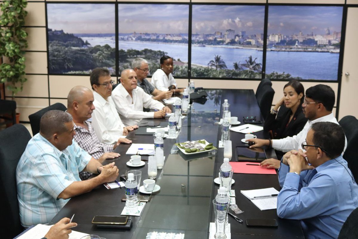 #EnFotos 📸 | Reunión entre el secretario ejecutivo del #ALBA, Rander Peña, y el ministro de Agricultura de #Cuba, Ydael Jesús Pérez Brito

📍La Habana 
#23Jul